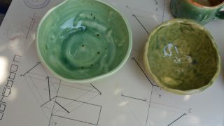 starší fotky, ale proč né. #porcelánová miska a mačkaná miska z kameniny. a #šálky z porcelánu 🐫